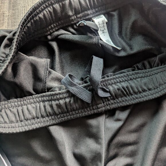 Adidas Men's Essentials Tricot Athletic Warm Up Track Pants Joggers Black M - Picture 8 of 10